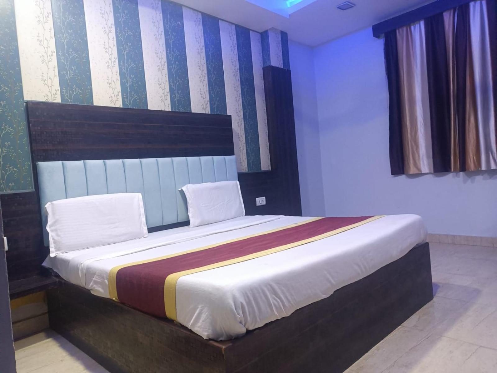 Hotel Park Avenue Lucknow Oda fotoğraf