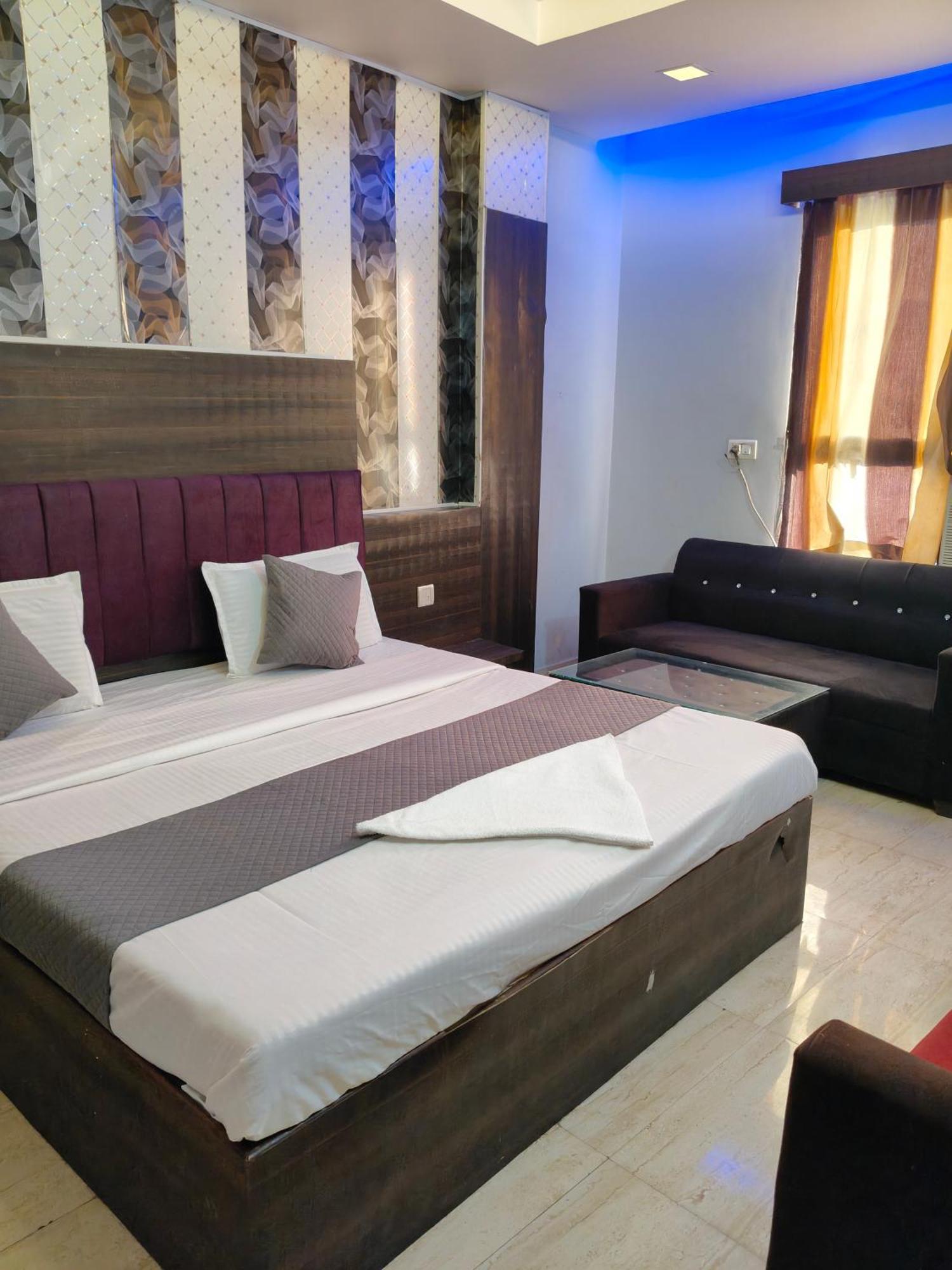 Hotel Park Avenue Lucknow Dış mekan fotoğraf